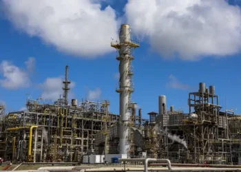 Revista Capital Econômico: O valor da informação certa, na hora certa! 36 Petróleo dispara e WTI sobe mais de 12% com guerra no Oriente Médio e bloqueio do Estreito de Ormuz