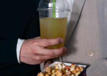 Empreendedora transforma quiosque de pipoca em sucesso no MetrôRio e planeja expansão