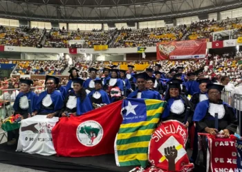 Festa no Recife celebra alfabetização de 30 mil jovens e adultos em programa social