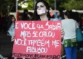 Medo de estupro atinge 82% das mulheres no Brasil e cresce entre jovens e negras