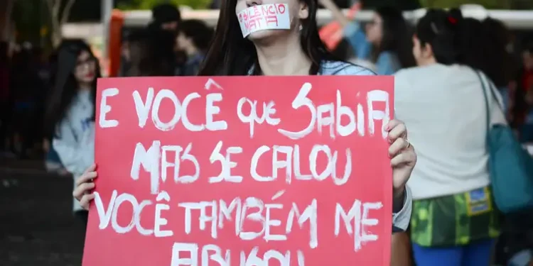 Medo de estupro atinge 82% das mulheres no Brasil e cresce entre jovens e negras 14 Foto: Rovena Rosa