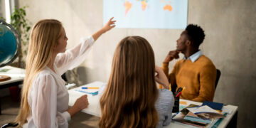 ETALENT e Mola Educação anunciam fusão estratégica e criam novo líder em educação corporativa orientada por dados no Brasil