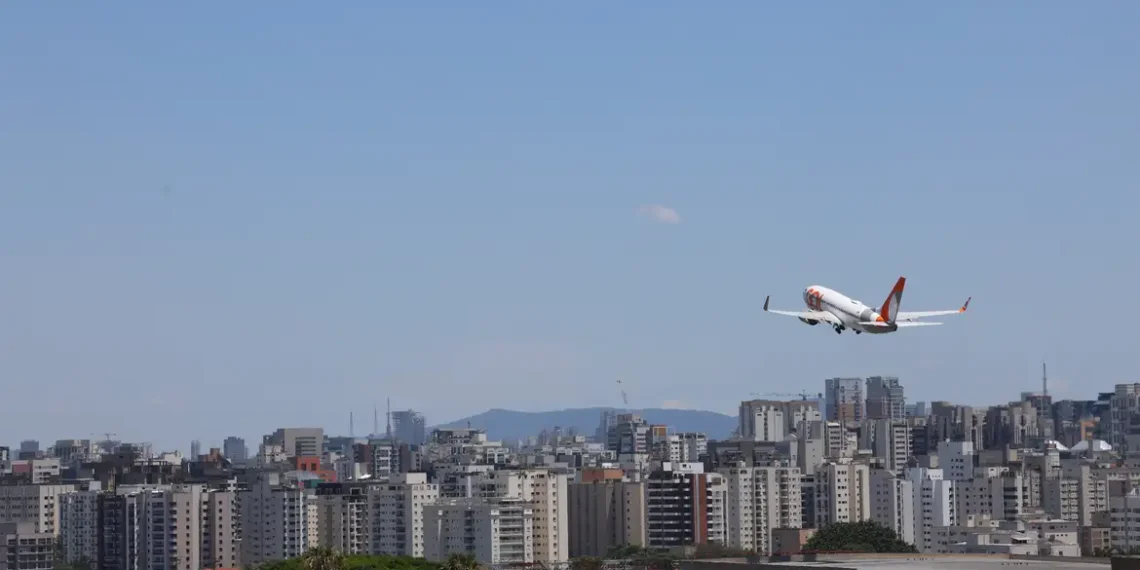 Reajuste no querosene de aviação pode afetar rotas e encarecer passagens no Brasil