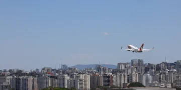 Reajuste no querosene de aviação pode afetar rotas e encarecer passagens no Brasil