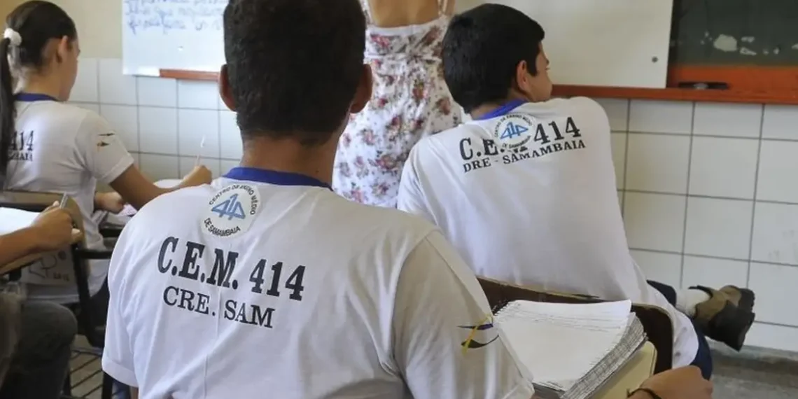 Valorizar raízes culturais dos alunos transforma ensino e combate racismo, diz pesquisador