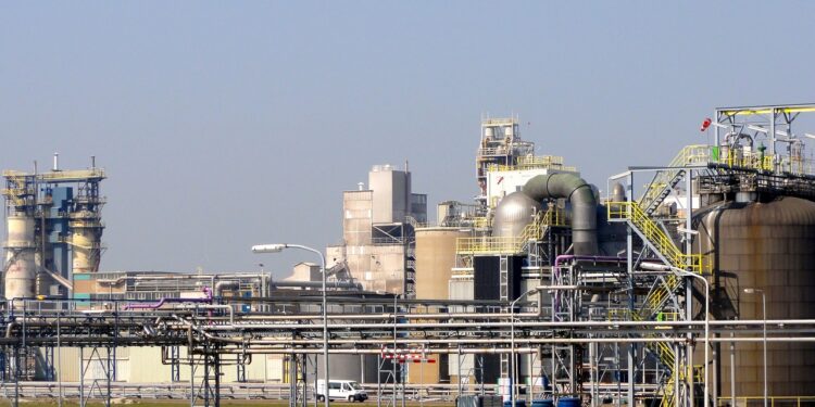 Petróleo ultrapassa US$ 103 com choque de oferta após bloqueio do Estreito de Ormuz petroleo hormuz choque oferta oriente medio 2026