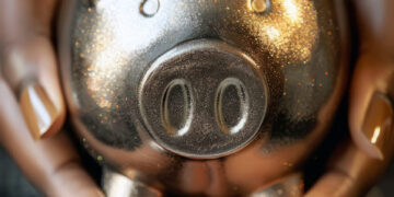 Brasileiros retiram R$ 85 bilhões da poupança e ampliam diversificação nos investimentos 15 Brasileiros retiram R$ 85 bilhões da poupança e ampliam diversificação nos investimentos