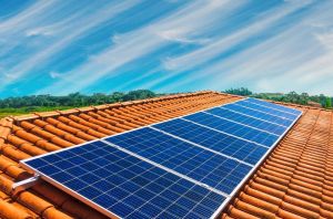 Energia solar avança no Brasil em meio à crise global e impulsiona crescimento de empresas do setor