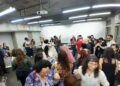 Mulheres ainda enfrentam pressão para se encaixar em padrões de liderança, afirma especialista