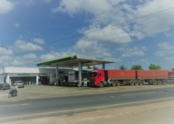 Governo cria subsídio para conter alta da gasolina e do diesel após disparada do petróleo