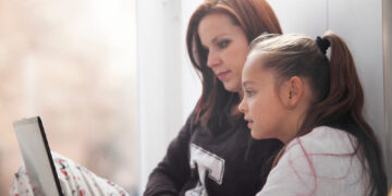Tecnologia e inteligência emocional lideram prioridades na educação dos filhos