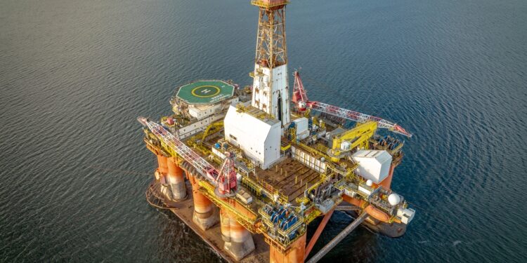 Brasil Bate Recorde de Produção de Petróleo em Meio à Guerra no Irã brasil recorde producao petroleo guerra ira