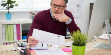Como sair do endividamento? Especialista aponta estratégias para reorganizar a vida financeira