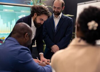 O que analisar antes de investir dinheiro em tráfego, equipe ou mentoria? 20 O que analisar antes de investir dinheiro em tráfego, equipe ou mentoria?