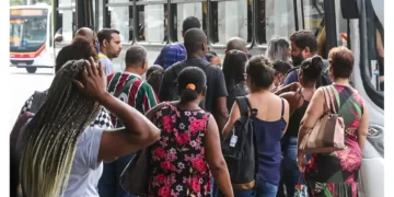 Desemprego entre pretos é 55% maior que entre brancos no Brasil, aponta IBGE