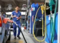 Governo propõe subsídio de R$ 0,44 por litro na gasolina para conter alta dos combustíveis