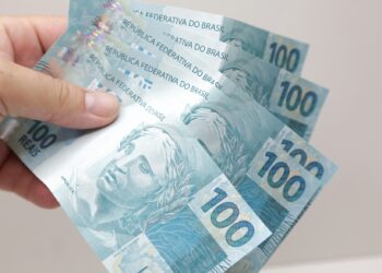 Ibovespa Recua com Dados do IBC-Br, Tensões Políticas e Impasse nas Negociações entre EUA e Irã 17 Ibovespa Recua com Dados do IBC-Br, Tensões Políticas e Impasse nas Negociações entre EUA e Irã
