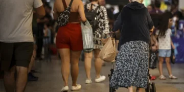 Calçadas irregulares geram medo de quedas em 42% dos idosos brasileiros