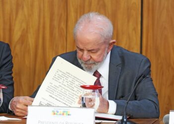 Lula veta proposta que reconhecia estágio como experiência profissional