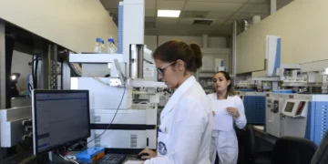 Iniciativas ampliam acesso e permanência de mães na ciência no Brasil 15 Iniciativas ampliam acesso e permanência de mães na ciência no Brasil