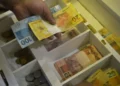 Fim da “taxa das blusinhas” divide indústria, varejo e plataformas internacionais