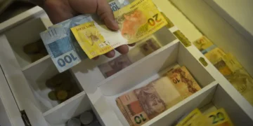 Fim da “taxa das blusinhas” divide indústria, varejo e plataformas internacionais