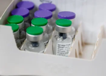 São Paulo amplia vacinação contra dengue para profissionais da saúde e pessoas de 59 anos