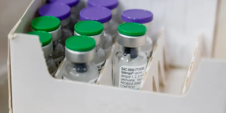 São Paulo amplia vacinação contra dengue para profissionais da saúde e pessoas de 59 anos