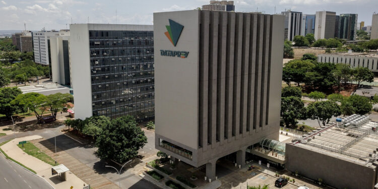 Vazamento no INSS Expõe Dados de 2,8 Milhões de CPFs, Diz Dataprev 14 Brasília (DF), 03/11/2023, Prédio da Dataprev, e ao fundo o prédio da Controladoria Geral da União. Foto: Rafa Neddermeyer/Agência Brasil