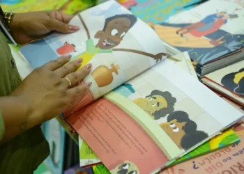 Bienal do Livro leva incentivo à leitura para escolas do Rio com projeto inspirado na Copa do Mundo 17 Bienal do Livro leva incentivo à leitura para escolas do Rio com projeto inspirado na Copa do Mundo
