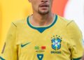 Bruno Guimarães lidera assistências da Copa e se aproxima de recorde de Pelé