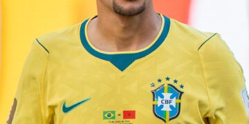 Bruno Guimarães lidera assistências da Copa e se aproxima de recorde de Pelé