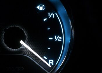 Combustível mais caro leva motoristas a rever gastos e estratégias de proteção financeira