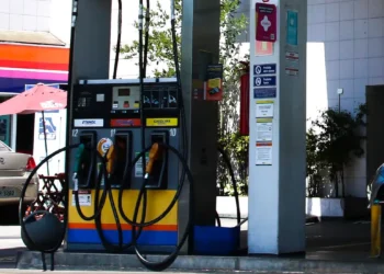 Queda da gasolina ajuda a reduzir inflação de maio, aponta IBGE