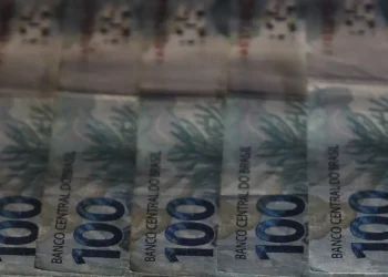 Redução de impostos e equilíbrio fiscal lideram prioridades da indústria para próximo governo, aponta CNI 17 Redução de impostos e equilíbrio fiscal lideram prioridades da indústria para próximo governo, aponta CNI