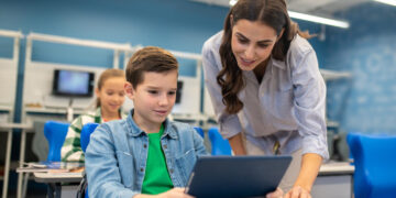 Especialistas defendem ensino sobre funcionamento da inteligência artificial nas escolas