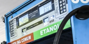 Preços da gasolina e do diesel subiram menos no Brasil do que na média mundial, aponta estudo
