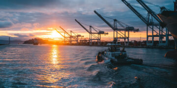 Com 80% do comércio mundial passando pelos oceanos, monitoramento ambiental ganha importância diante da expansão das atividades marítimas 15 Com 80% do comércio mundial passando pelos oceanos, monitoramento ambiental ganha importância diante da expansão das atividades marítimas