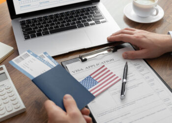 EUA criam taxa extra de US$ 750 para acelerar entrevistas de visto 20 EUA criam taxa extra de US$ 750 para acelerar entrevistas de visto