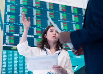 Bolsa fecha em queda de 1,2% e dólar sobe a R$ 5,13 com tensão no Oriente Médio