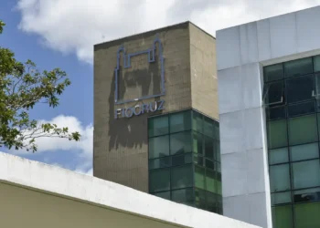 Fiocruz e farmacêutica firmam acordo para produção de novo medicamento de prevenção ao HIV no Brasil