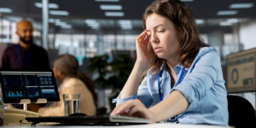 Trabalhar doente vira rotina para 7 em cada 10 trabalhadores, aponta pesquisa