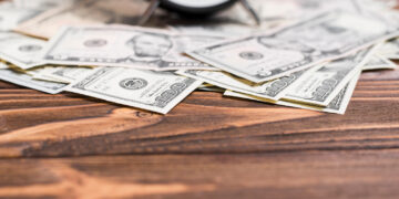 Dólar fecha estável, mas acumula queda de 1,82% em julho