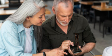 Pagamento por aproximação ganha espaço entre brasileiros com mais de 60 anos 15 Pagamento por aproximação ganha espaço entre brasileiros com mais de 60 anos