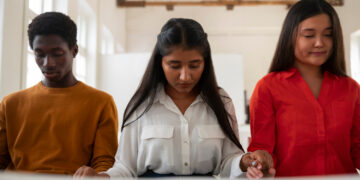 Jovens enfrentam desigualdade no acesso ao trabalho formal no Brasil