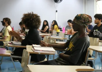 Inteligência artificial já faz parte da rotina de universitários e muda formação profissional 17 Inteligência artificial já faz parte da rotina de universitários e muda formação profissional