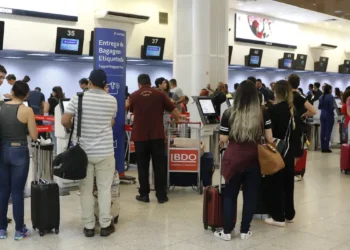 Setor de serviços cresce 2% no primeiro semestre de 2026, aponta IBGE