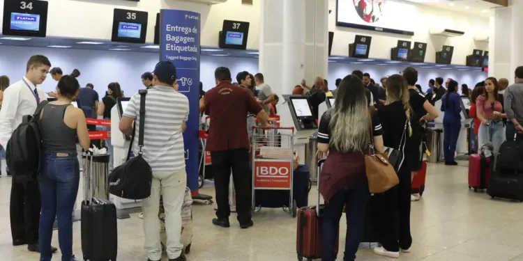 Setor de serviços cresce 2% no primeiro semestre de 2026, aponta IBGE