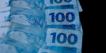 Dólar supera R$ 5,60 e Ibovespa aciona circuit breaker após reeleição de Lula 18 Dólar supera R$ 5,60 e Ibovespa aciona circuit breaker após reeleição de Lula
