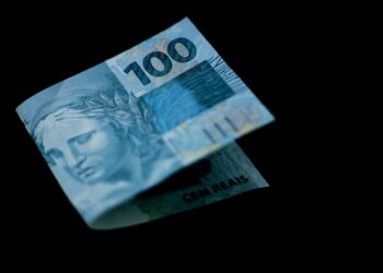 Inadimplência recua, mas dívidas comprometem quase 30% da renda das famílias